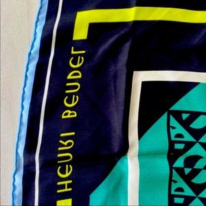 🌟Henri Bendel Large Silk Scarf